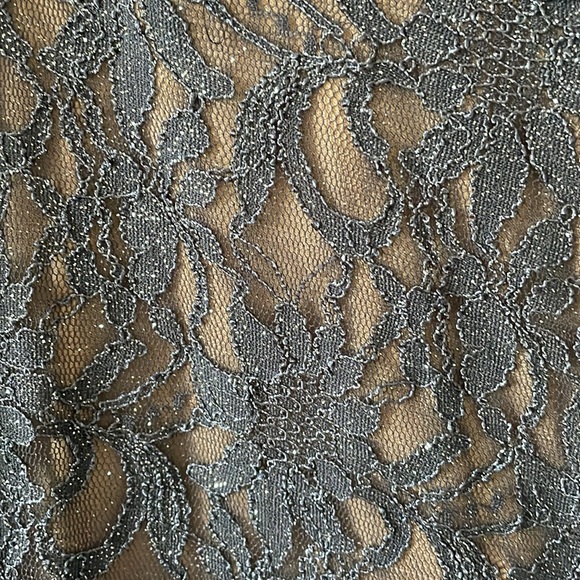 Stunning formal gown - Picture 3 of 5